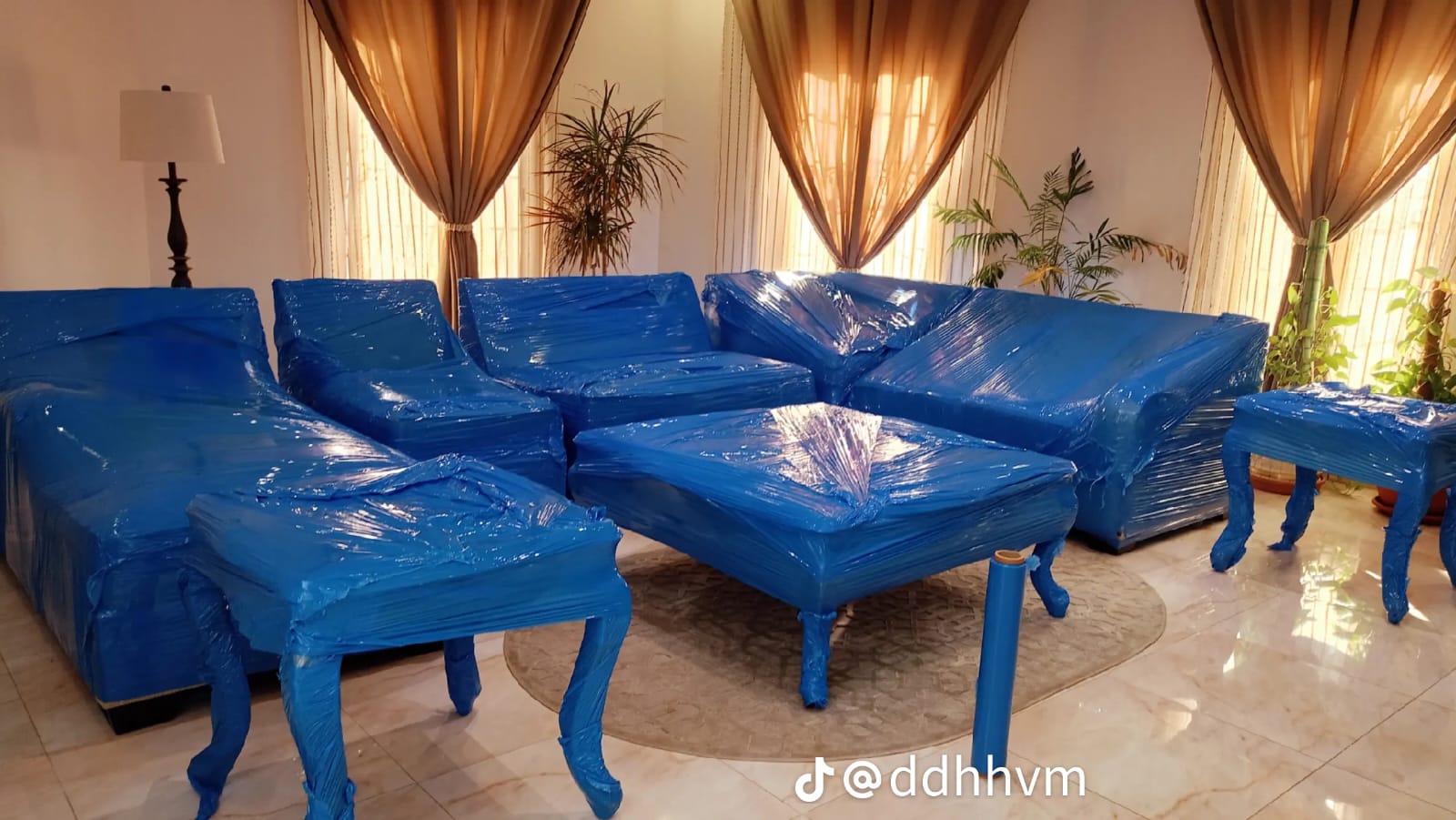 خدمات نقل الأثاث